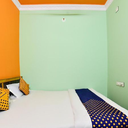 SPOT ON 76526 Devlok Guest House Patna  Buitenkant foto