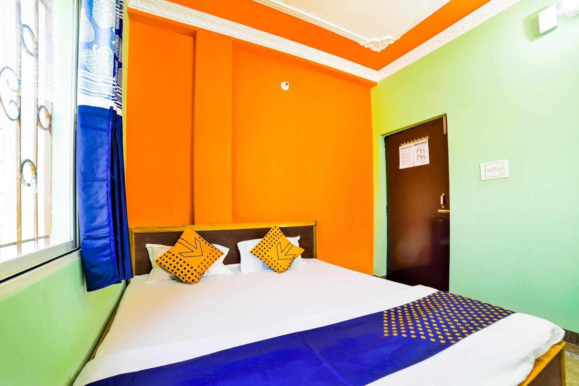 SPOT ON 76526 Devlok Guest House Patna  Buitenkant foto