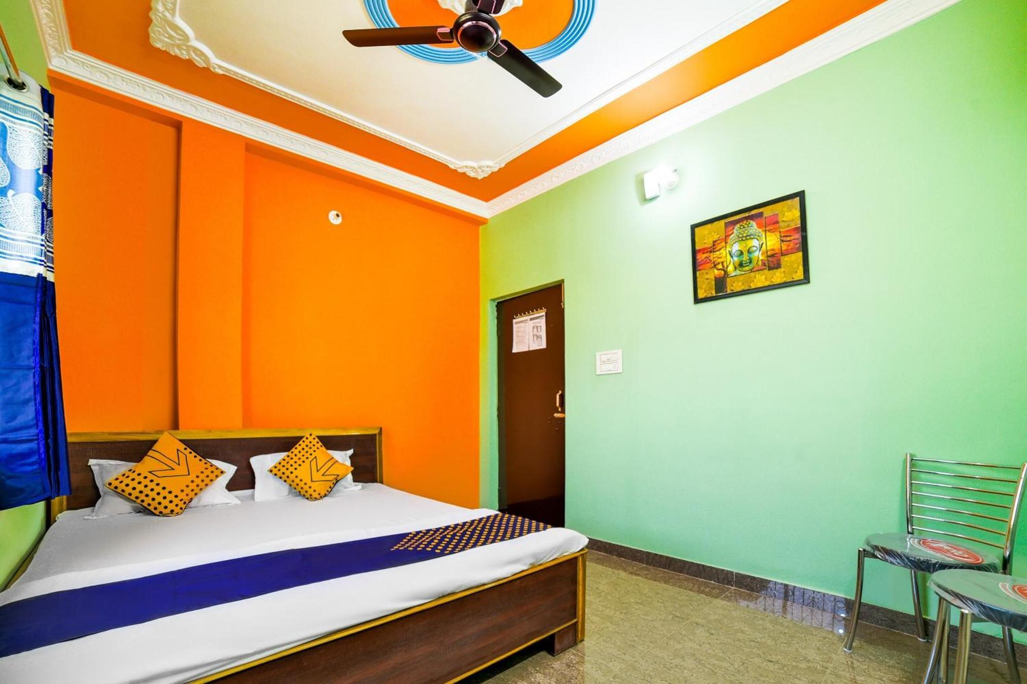 SPOT ON 76526 Devlok Guest House Patna  Buitenkant foto