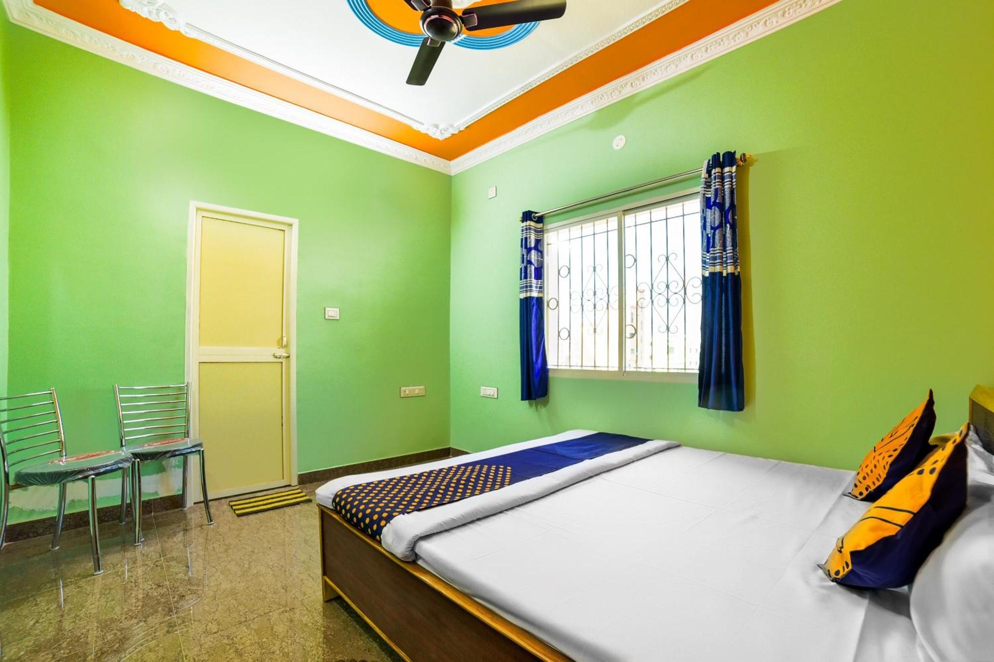 SPOT ON 76526 Devlok Guest House Patna  Buitenkant foto