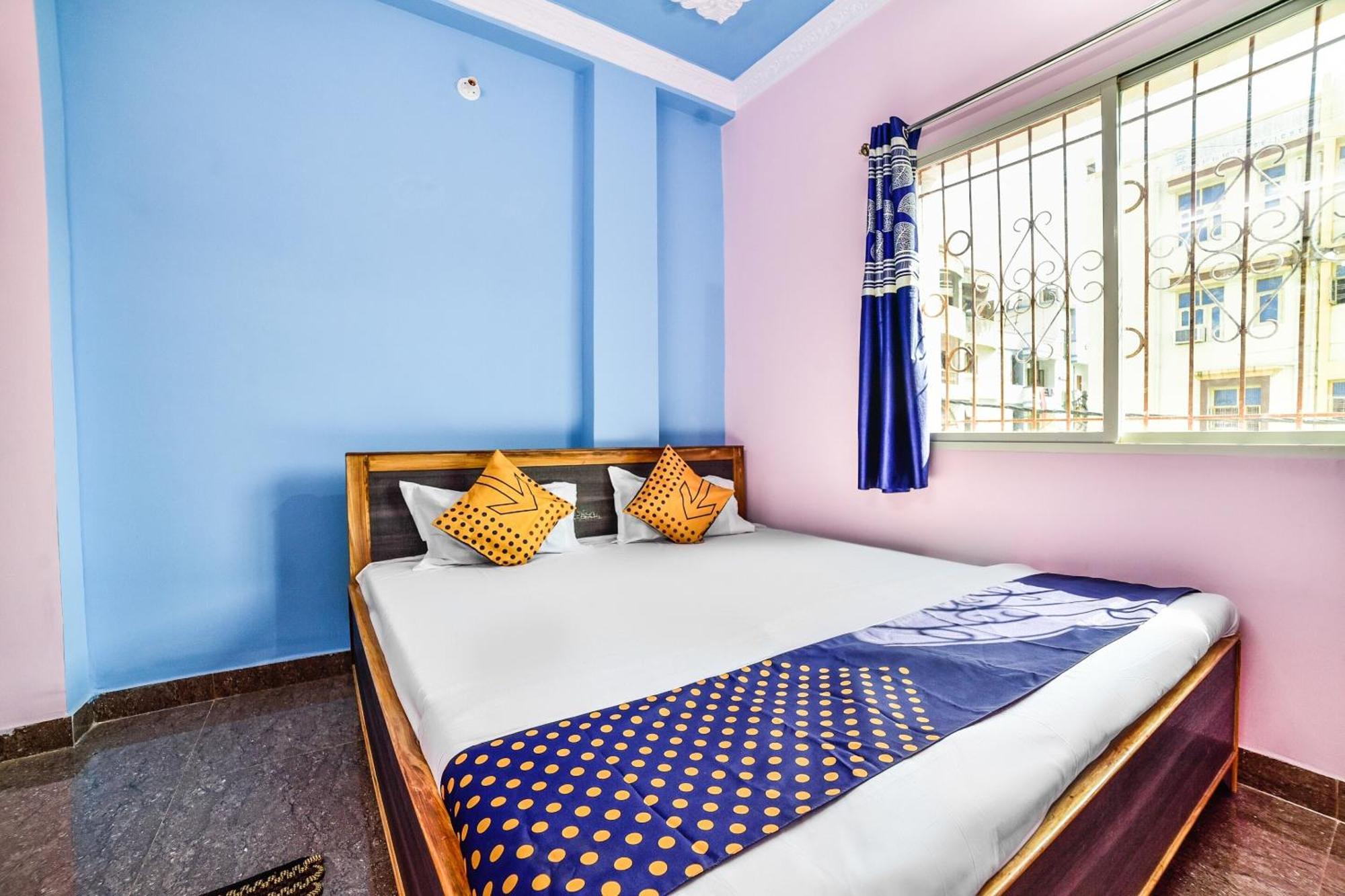 SPOT ON 76526 Devlok Guest House Patna  Buitenkant foto