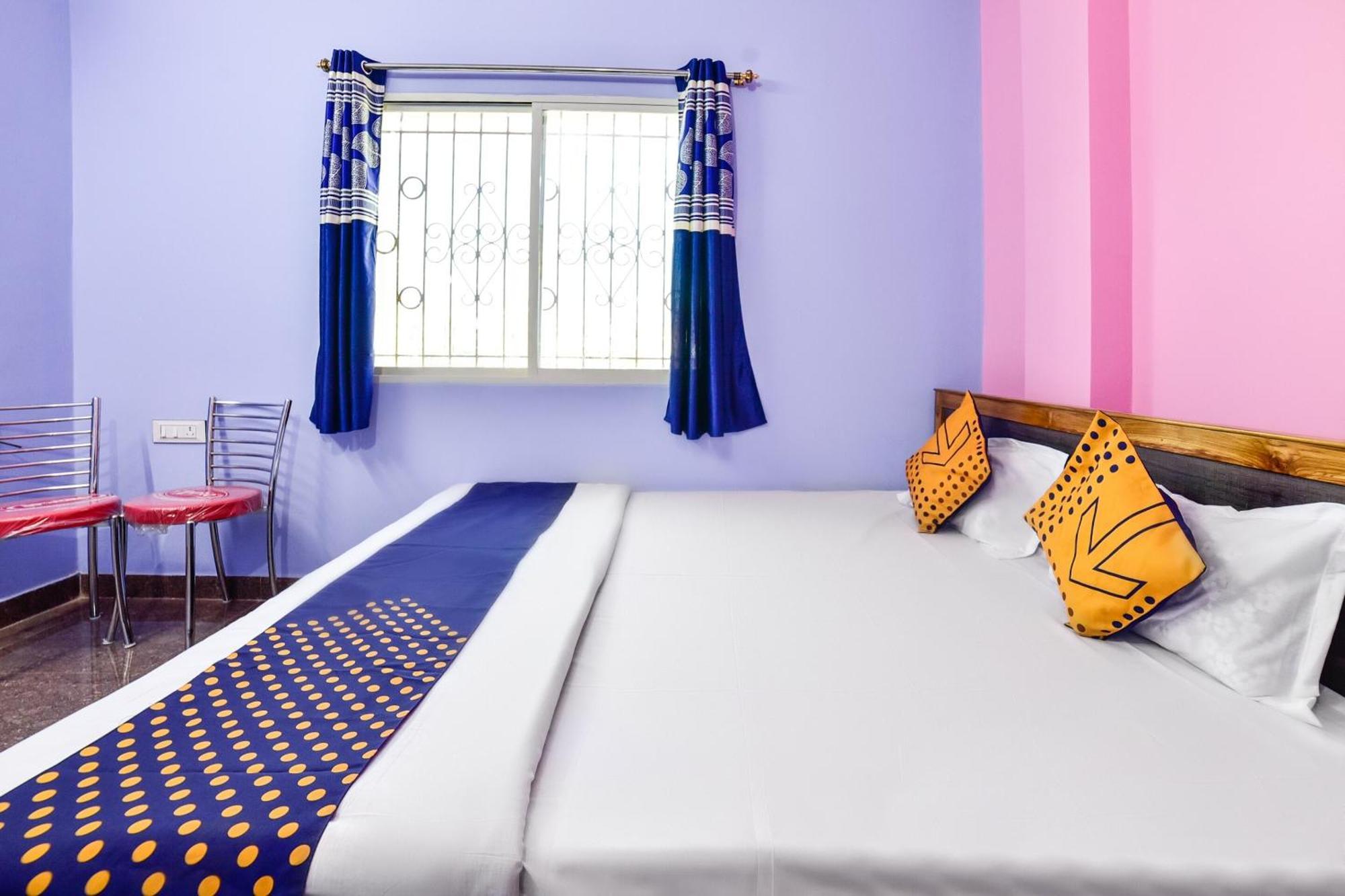 SPOT ON 76526 Devlok Guest House Patna  Buitenkant foto