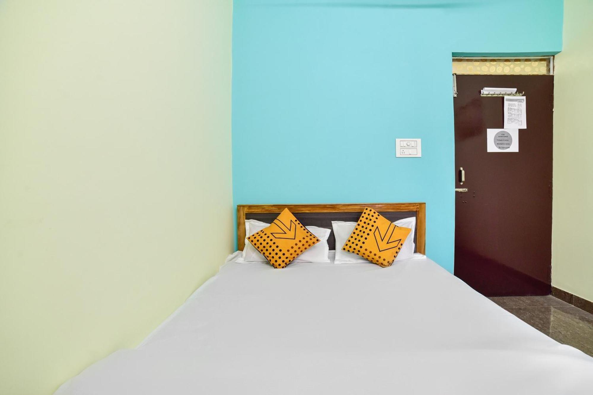 SPOT ON 76526 Devlok Guest House Patna  Buitenkant foto